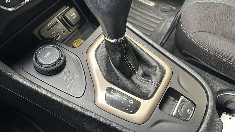 2016 Jeep Cherokee AltitudeImage 13