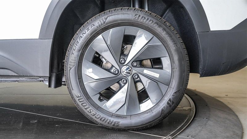New 2025 Volkswagen Taos 1.5T SImage 9