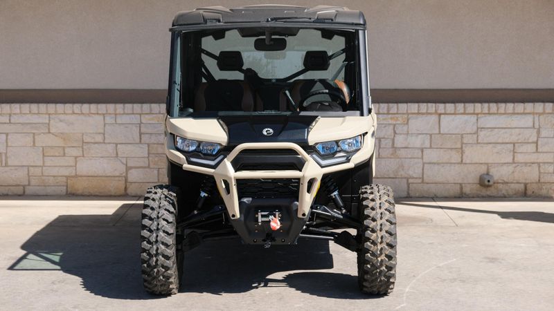 2025 Can-Am DEFENDER MAX LIMITED CAB HD10 DESERT TAN AND STEALTH BLACK Image 8