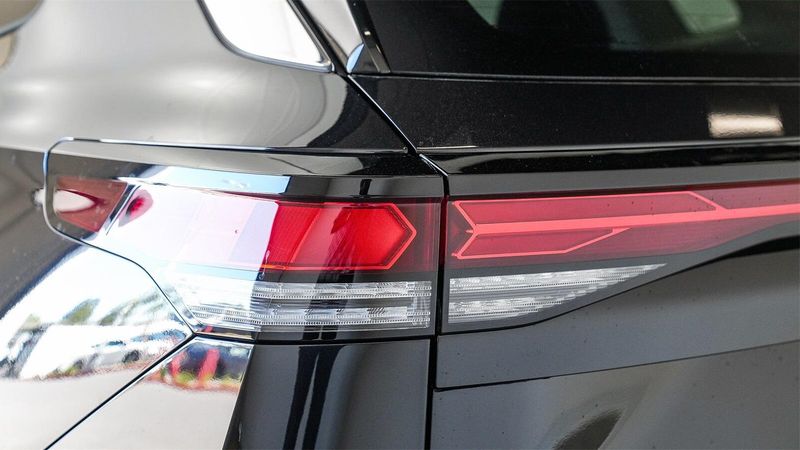 New 2025 Volkswagen Tiguan 2.0T SImage 8