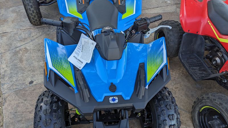 2024 Polaris OUTLAW 70 EFI VELOCITY BLUE AND LIFTED LIMEImage 8