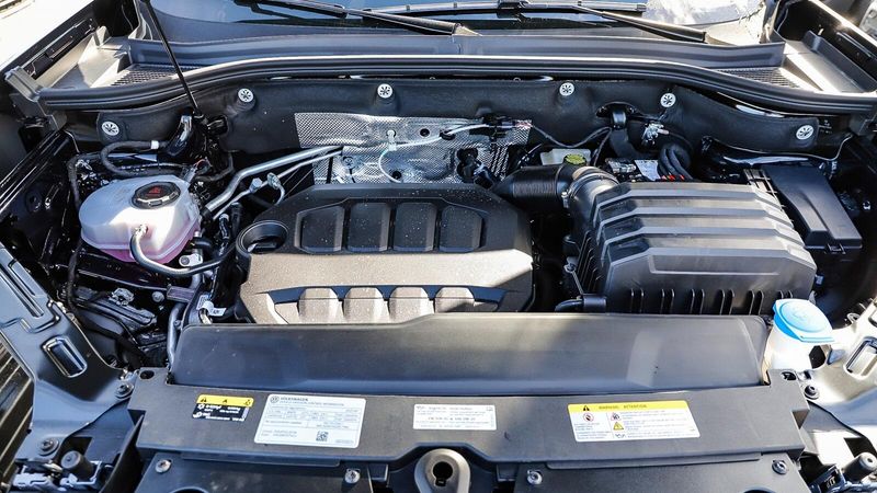2025 Volkswagen Atlas 2.0T Peak Edition SEImage 12