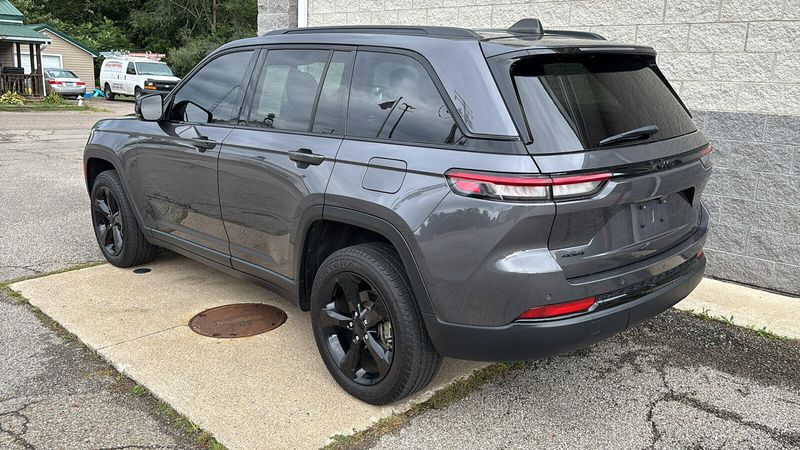 Used 2023 Jeep Grand Cherokee AltitudeImage 3