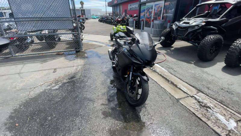 Used 2025 Yamaha YZF-R3 ABS Image 3