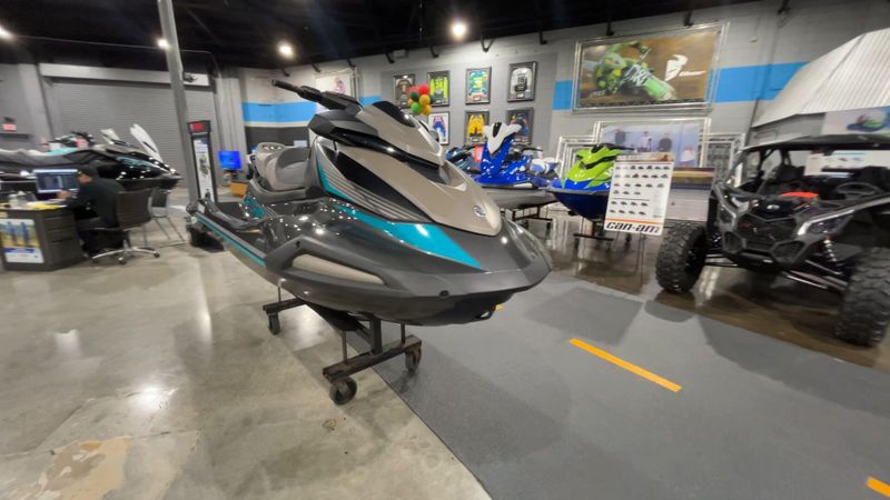 2023 Yamaha VX CRUISER  in a CARBON/TITAN exterior color. Del Amo Motorsports of Redondo Beach (424) 390-7811 delamomotorsports.com 