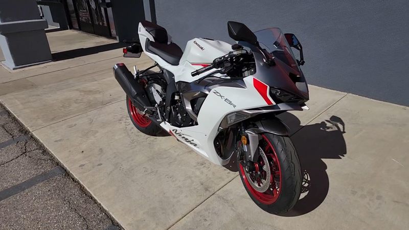 New 2025 Kawasaki NINJA ZX-6R Image 6
