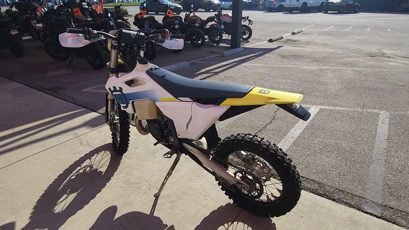 2024 HUSQVARNA TE 300  in a WHITE exterior color. Del Amo Motorsports of Los Angeles (562) 262-9181 delamomotorsports.com 