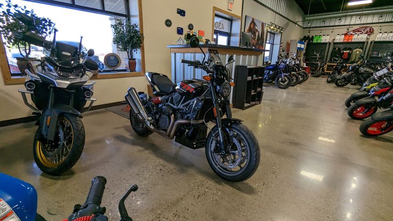 2023 INDIAN MOTORCYCLE FTR SPORT BLACK METALLIC 49ST in a BLACK exterior color. Family PowerSports (877) 886-1997 familypowersports.com 
