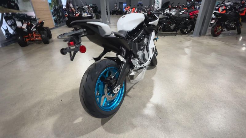 New 2025 CFMOTO 675SS Image 8