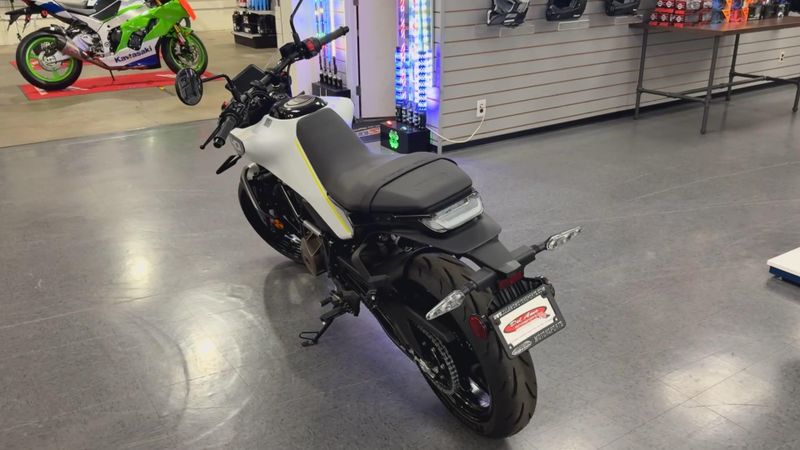 New 2023 Husqvarna VITPILEN 401 Image 2