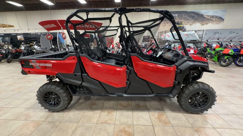 New 2025 Honda PIONEER 1000-6 DLX CREW Image 2