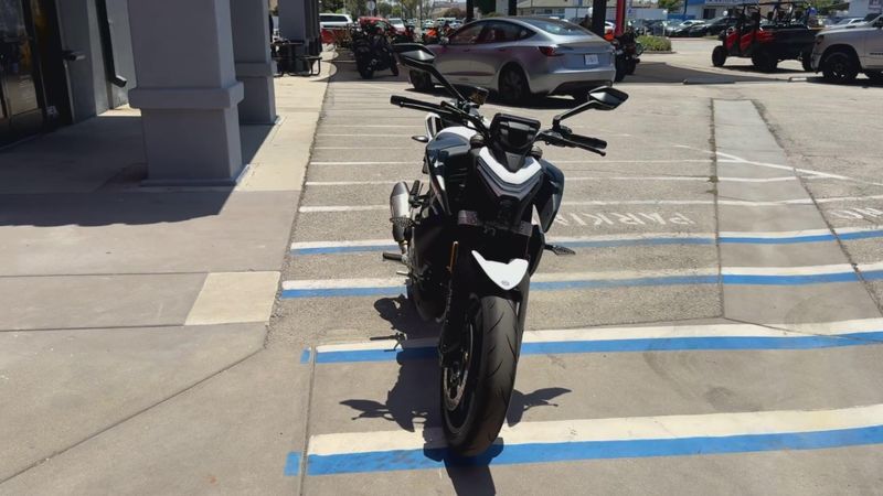 Used 2025 CFMOTO 450NK Image 3