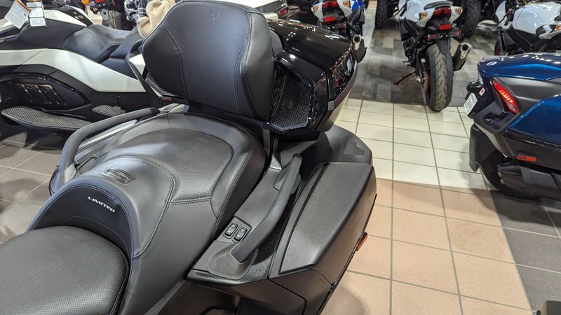 2024 CAN-AM SPYDER RT LIMITED CARBON BLACKImage 14