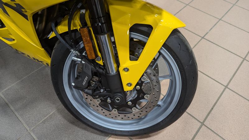 2024 SUZUKI GSXS 8R in a PEARL IGNITE YELLOW exterior color. Family PowerSports (877) 886-1997 familypowersports.com 