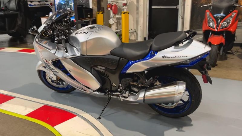 New 2025 Suzuki Hayabusa Image 9