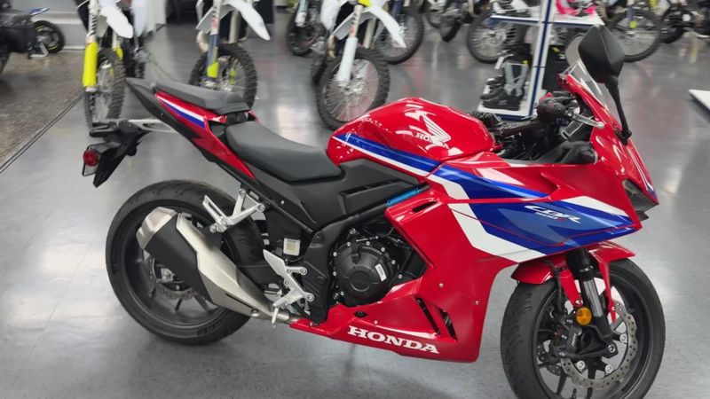Used 2025 Honda CBR500R Image 3