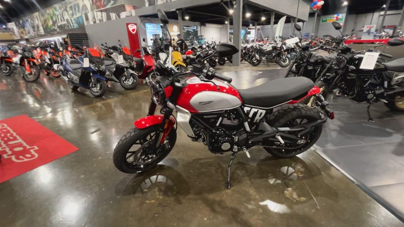 New 2025 Ducati SCRAMBLER 800 ICON Image 5