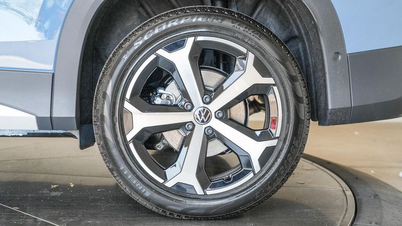 New 2025 Volkswagen Tiguan 2.0T SEImage 9