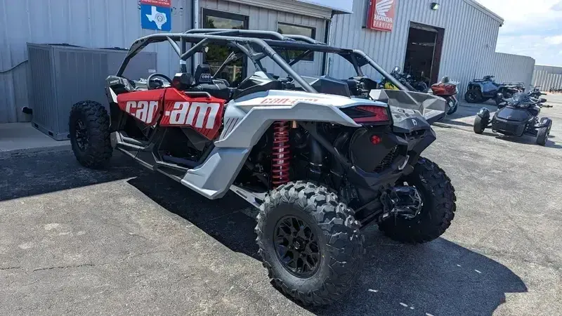 2025 Can-Am MAVERICK MAX DS 64 TURBO FIERY RED AND HYPER SILVERImage 4