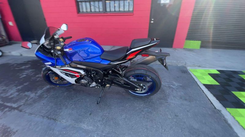 New 2027 Suzuki GSX-R1000 40TH ANNIVERSARY EDITION Image 9
