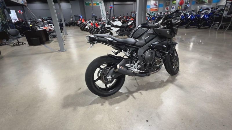 2019 Yamaha MT-10 Image 8