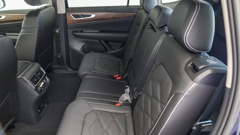 2025 Volkswagen Atlas 2.0T SE w/TechnologyImage 19