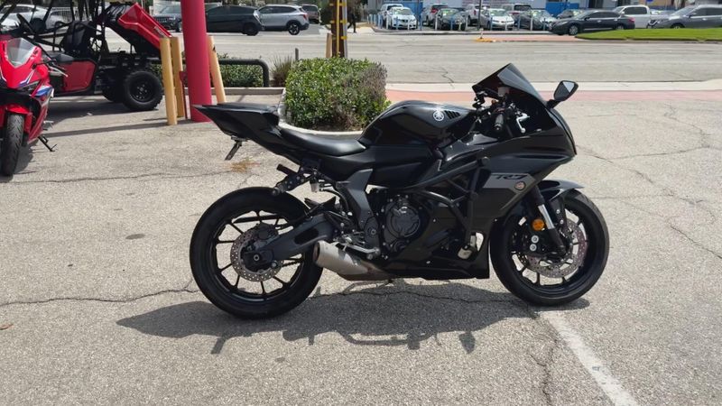 Used 2025 Yamaha YZF-R7 CA Image 9