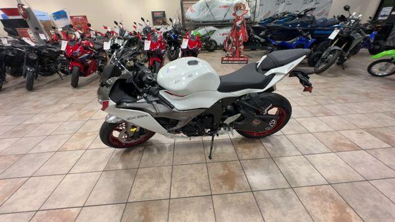 New 2025 Kawasaki NINJA ZX-6R ABS Image 9