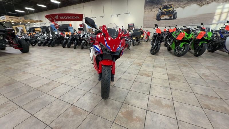 Used 2025 Honda CBR500R Image 4