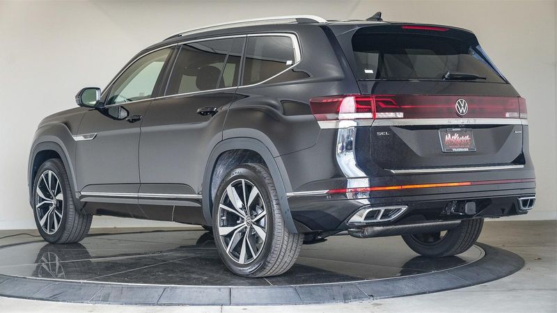New 2025 Volkswagen Atlas 2.0T SEL Premium R-LineImage 2
