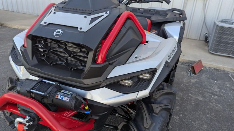 2025 Can-Am OUTLANDER XMR 1000 HYPER SILVER AND LEGION RED Image 10