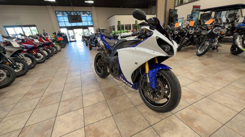 Used 2014 Yamaha YZF-R1 CA Image 3