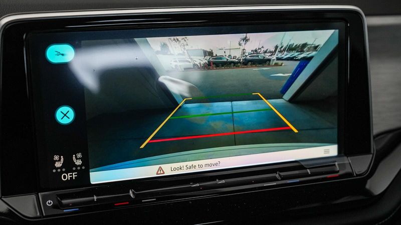 2025 Volkswagen Atlas Cross Sport 2.0T SEImage 24