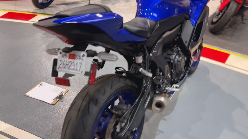 Used 2023 Yamaha YZF-R7 CA Image 3