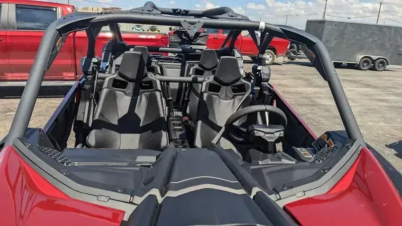 2025 Can-Am MAVERICK MAX DS 64 TURBO FIERY RED AND HYPER SILVERImage 9