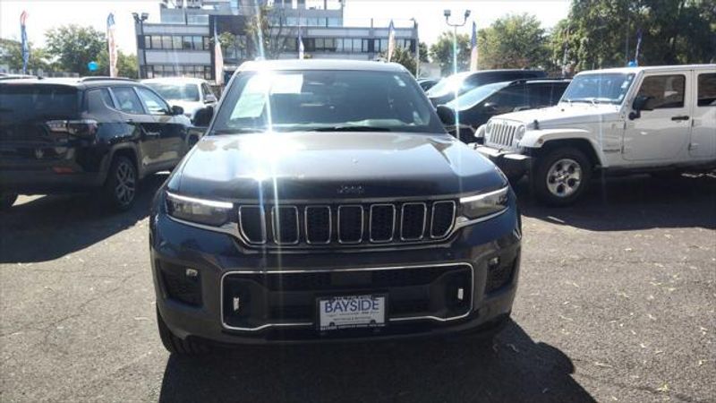 2021 Jeep Grand Cherokee Overland photo 2