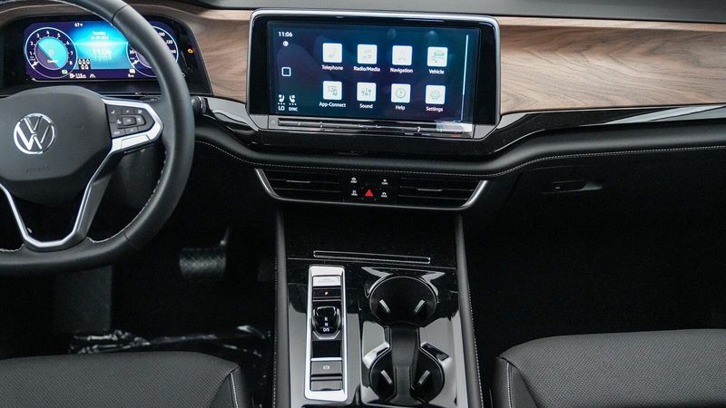2025 Volkswagen Atlas 2.0T SE w/TechnologyImage 14