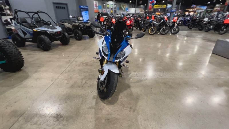 2017 BMW S 1000 RR Image 3