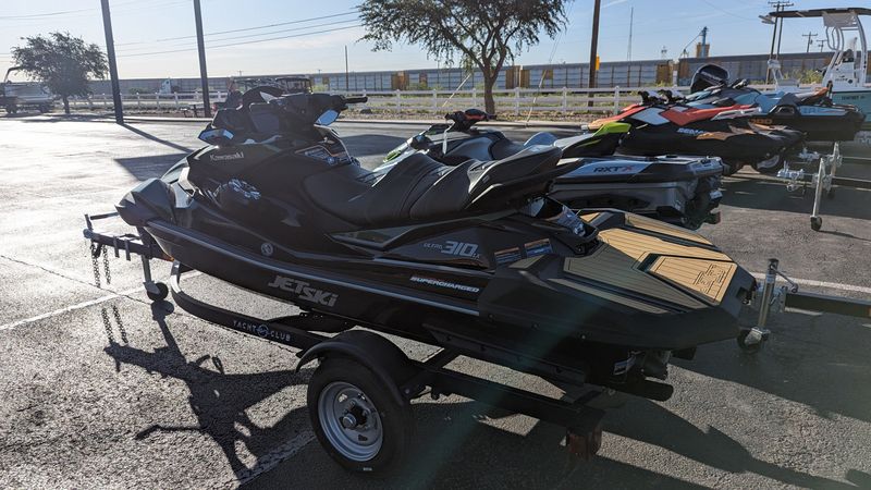 2024 KAWASAKI JET SKI ULTRA 310LX Image 6