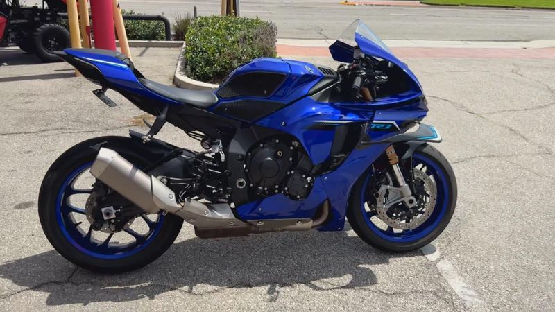 Used 2025 Yamaha YZF-R1 Image 9