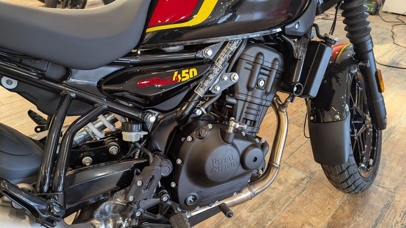 New 2026 Royal Enfield Guerrilla 450 Playa Black Image 4