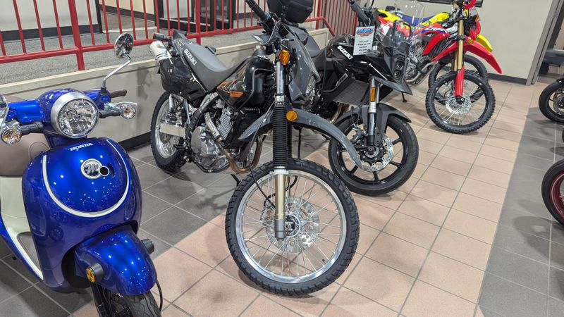 2025 Suzuki DR650SImage 2