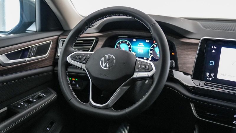 New 2025 Volkswagen Atlas 2.0T SELImage 16