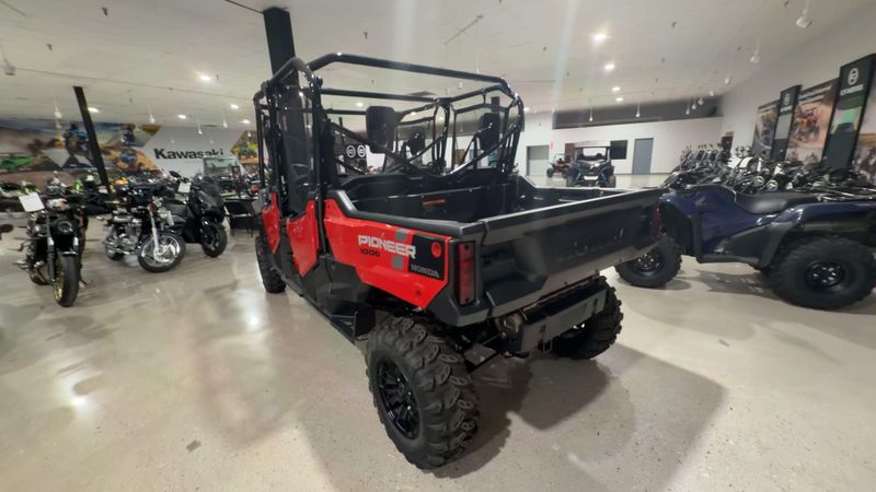 New 2025 Honda PIONEER 1000-6 DLX CREW Image 6