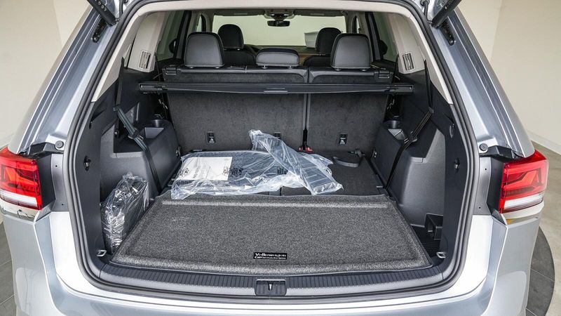 New 2025 Volkswagen Atlas 2.0T SE w/TechnologyImage 11