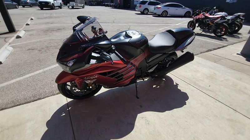 New 2025 Kawasaki NINJA ZX-14R ABS Image 8