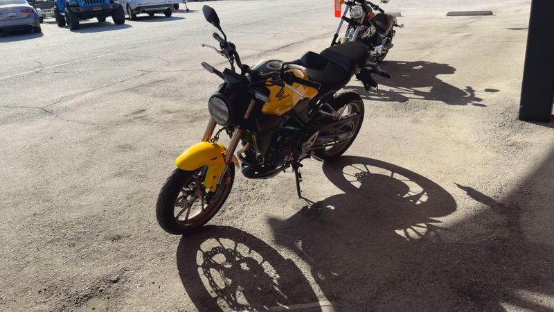 New 2025 Honda CB300R ABS Image 4