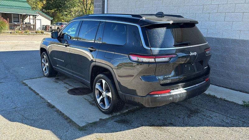 Used 2023 Jeep Grand Cherokee L LimitedImage 3