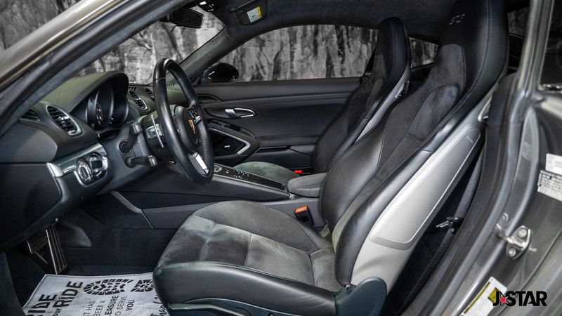 2018 Porsche Cayman GTS photo 3