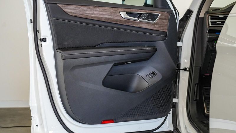 2025 Volkswagen Atlas 2.0T SEL Premium R-LineImage 22